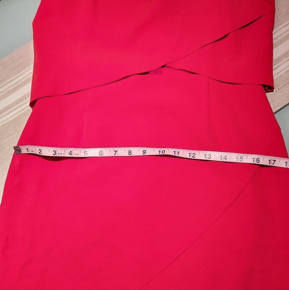 Elliatt Red cocktail dress with cutout - Picture 9 of 9
